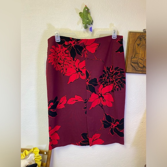 NWT Liz Claiborne Fitted Pencil MIDI Skirt Burgundy Floral Rayon Stretchy XL 1X - Picture 3 of 10